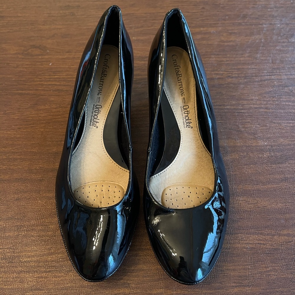 Women’s black glossy 1.5 inch heels